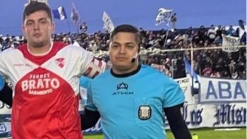 Pablo Aguirre venía actuando como juez de línea y el 14 de septiembre dirigió su primer partido como árbitro principal en Chubut. Pablo Aguirre venía actuando como juez de línea y el 14 de septiembre dirigió su primer partido como árbitro principal en Chubut.