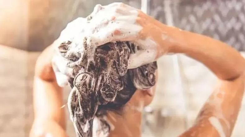 La frecuencia del lavado de cabello depende del entorno y los hábitos cotidianos también. | LM Neuquen La frecuencia del lavado de cabello depende del entorno y los hábitos cotidianos también.