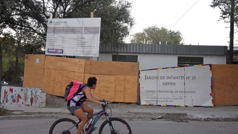 Cientos de alumnos aún no pudieron iniciar las clases