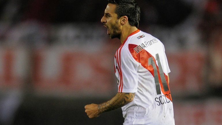 Nacho festeja con fuerza uno de sus cinco goles en la noche que lo catapultó directo al corazón de los hinchas.&nbsp;