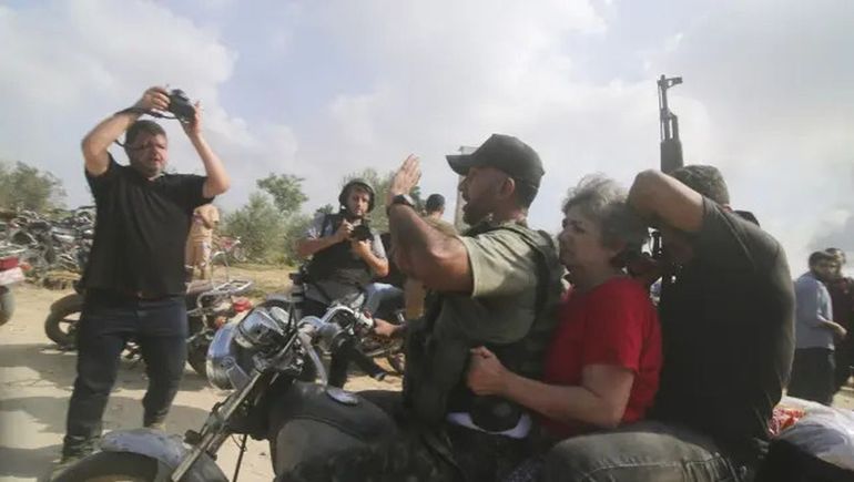 Israel dice que la mayoría de los rehenes sigue con vida