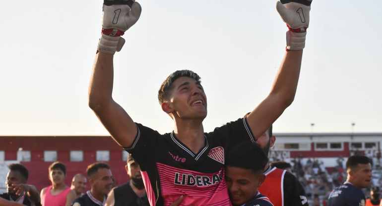 ¡Sorpresa! Quién es el arquero de 19 años que compró Boca