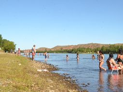 La temperatura alcanzaría los 33°C y podría haber presencia de viento durante la tarde. La temperatura alcanzaría los 33°C y podría haber presencia de viento durante la tarde.