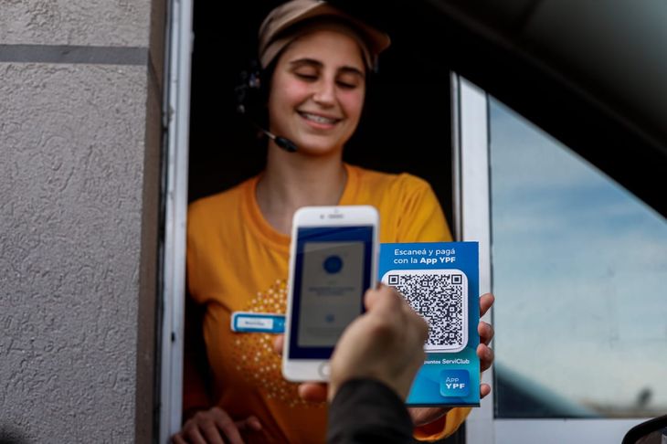 Los pagos se destinan exclusivamente a consumos dentro de la App YPF. Los pagos se destinan exclusivamente a consumos dentro de la App YPF.
