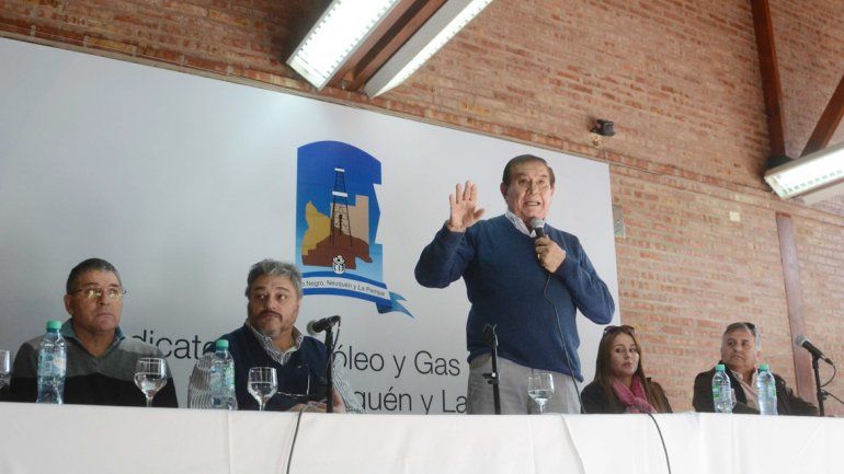 El petrolero criticó el veto de Macri a la ley antidespidos. 