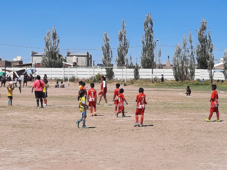 “No son unos pibes detrás de una pelota sino que en todo esto hay un trabajo social y de contención que se hace en los clubes de barrio”, explicó Marcelo Castillo sobre el objetivo que persiguen desde la Unión de Clubes de Barrio filial Neuquén.