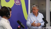 El gobernador Rolando Figueroa pasó por Bajá La Data, en el stream de LM Neuquén