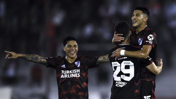 Exequiel Palacios jugó en River entre 2015 y 2020. Exequiel Palacios jugó en River entre 2015 y 2020.