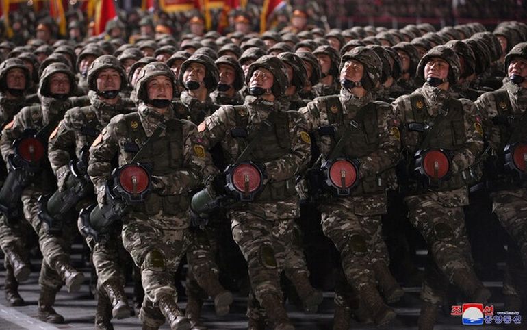 Desfile militar en la capital de Corea del Norte Desfile militar en la capital de Corea del Norte