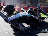 Fórmula 1: el desesperado pedido de George Russell tras quedar volcado en medio de la pista