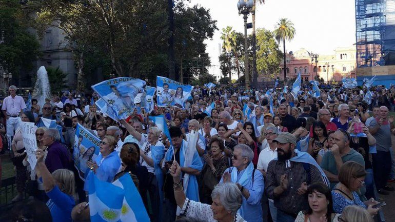 Se manifestaron en apoyo a Macri y por la democracia