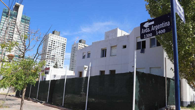 Incendio y muerte en el aguantadero de Avenida Argentina: una mujer fue hallada calcinada | LM Neuquen Incendio y muerte en el aguantadero de Avenida Argentina: una mujer fue hallada calcinada
