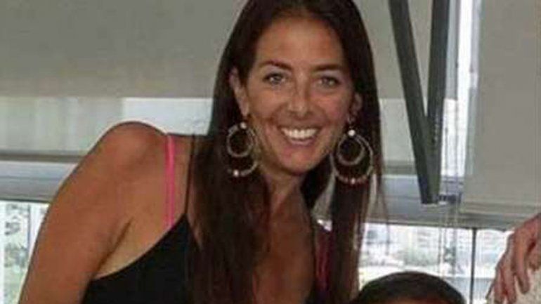 Se recibió de contadora pública en la Universidad del Salvador.