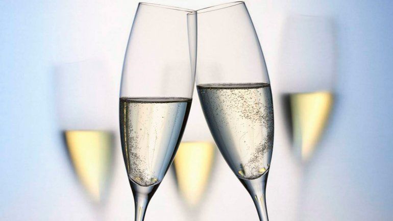 Las burbujas en las copas son un clásico para las fiestas.