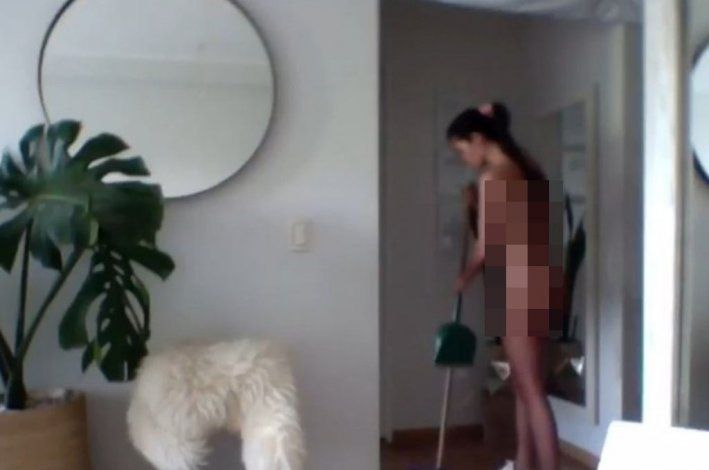 La panelista de Pampita contó cómo fue que le sacaron la imagen barriendo desnuda.