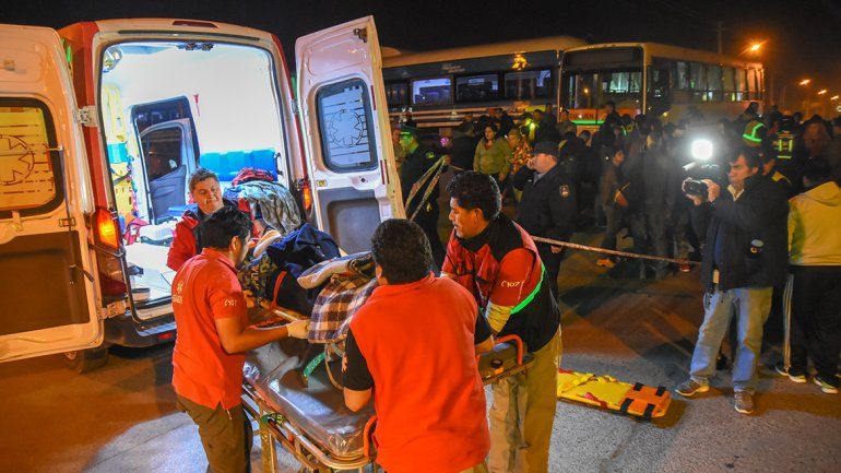 El Tren del Valle chocó a un colectivo y hubo varios heridos: cuatro fueron hospitalizados