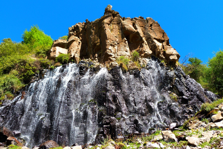 "Piedras meonas", una joya del norte neuquino. Foto: @turismoplazahuincul "Piedras meonas", una joya del norte neuquino. Foto: @turismoplazahuincul