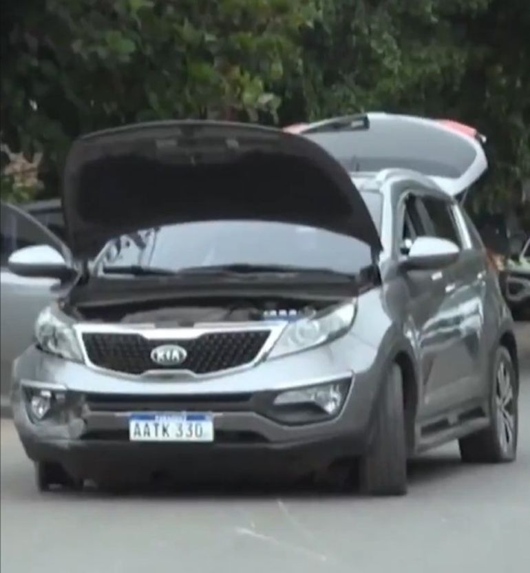 Así quedó la camioneta que conducía el delincuente, cuya acompañante murió en el tiroteo con la Policía. Así quedó la camioneta que conducía el delincuente, cuya acompañante murió en el tiroteo con la Policía.