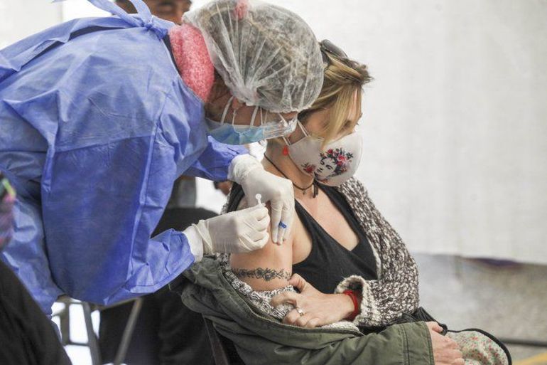 Dirección y horario de las tres farmacias que vacunarán contra el COVID