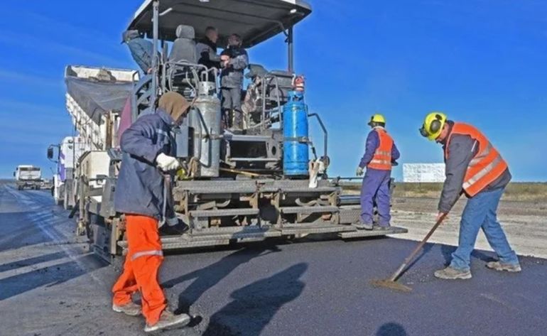 Los trabajos de asfalto en La Doble Trocha, camino clave de Chubut, actualmente paralizados. Los trabajos de asfalto en La Doble Trocha, camino clave de Chubut, actualmente paralizados. 
