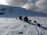 Palabras van, patabras vienen mientras las nevadas pega fuerte en la Producción. Foto: gentileza&nbsp;Pedro Ochoa