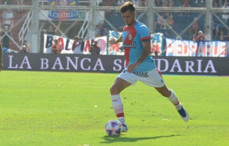 El neuquino Adrián Sporle retornó al futbol argentino
