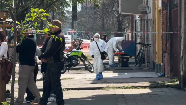Los dos cuerpos fueron hallados sin vida en la vivienda que ambos compartían.