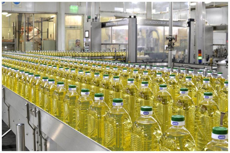 El aceite podría escasear en las góndolas de comercios debido a que las aceiteras aumentaron el producto entre el 9% y 10% y los supermercados lo rechazaron. El aceite podría escasear en las góndolas de comercios debido a que las aceiteras aumentaron el producto entre el 9% y 10% y los supermercados lo rechazaron.