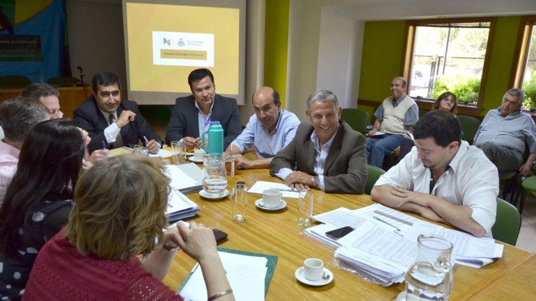 Quiroga y su equipo suelen visitar el Concejo Deliberante durante las reuniones por el tema del presupuesto municipal.