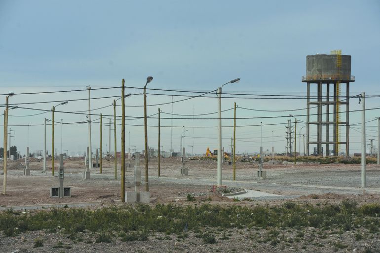 Las familias que denunciaron la estafa con los terrenos siguen esperando una solución para tener su vivienda. Las familias que denunciaron la estafa con los terrenos siguen esperando una solución para tener su vivienda.