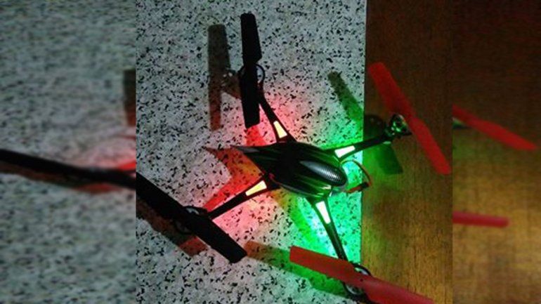 Encontró un drone en las vías y ahora busca a su dueño