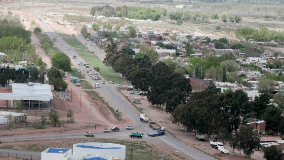 La ciudad necesita muchas obras de infraestructura, ya que se estima que la población se quintuplicará. Se firmó un convenio con el Colegio de Arquitectos de Neuquén para diagramar un plan.