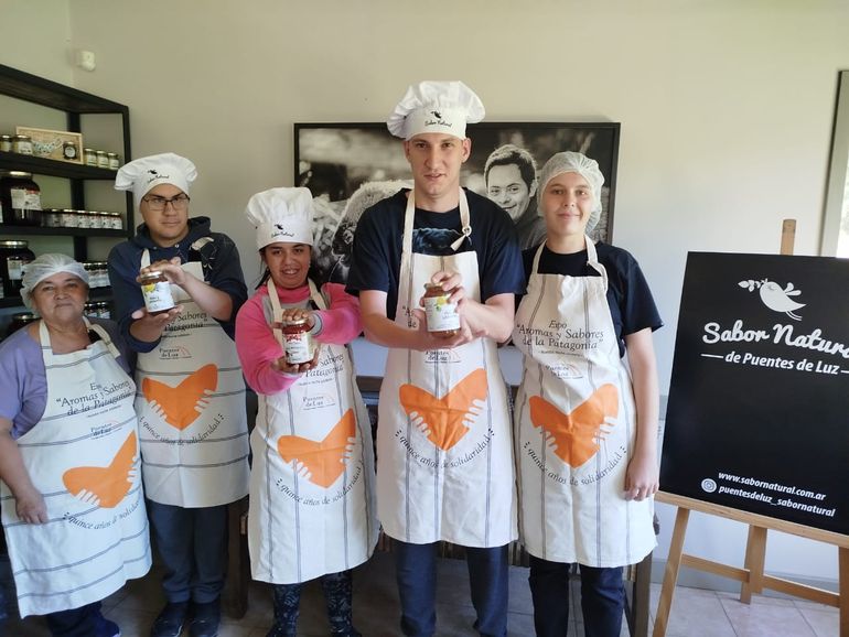 Parte del equipo de Puentes de Luz. Parte del equipo de Puentes de Luz.