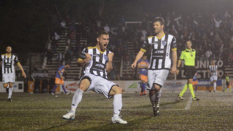 El festejo de Giménez tras la apertura del marcador. Después apareció el Tuti del Prete sobre el final para desatar la locura en La Visera.