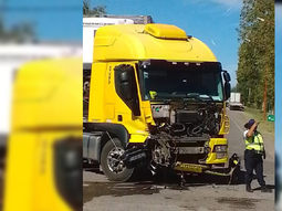 El primer rodado circulaba por la Ruta 65 en sentido norte a sur, cuando fue impactado por el segundo vehículo que avanzaba por la misma ruta, pero en sentido este a oeste. El primer rodado circulaba por la Ruta 65 en sentido norte a sur, cuando fue impactado por el segundo vehículo que avanzaba por la misma ruta, pero en sentido este a oeste.