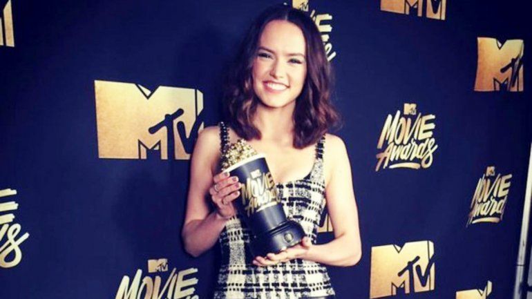 Daisy Ridley recibió el premio revelación