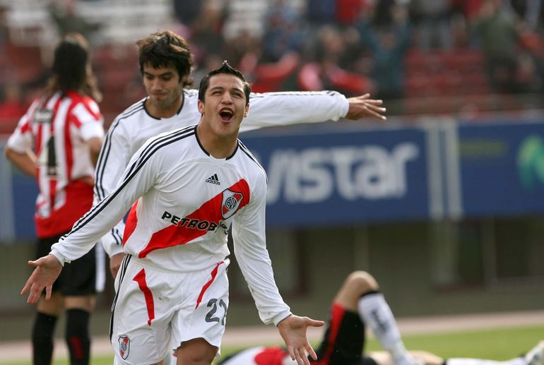 Alexis Sánchez jugó en River entre 2007 y 2008. Alexis Sánchez jugó en River entre 2007 y 2008.