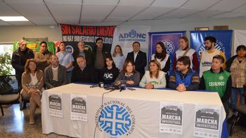 la unco vuelve a marchar por el financiamiento universitario: esta en juego nuestra vida democratica la unco vuelve a marchar por el financiamiento universitario: esta en juego nuestra vida democratica