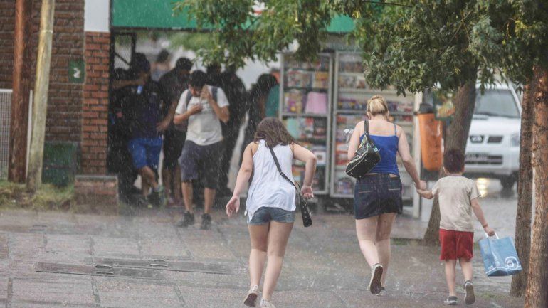 Un rayo dañó la Estación Transformadora Argentina y hubo un gran apagón.