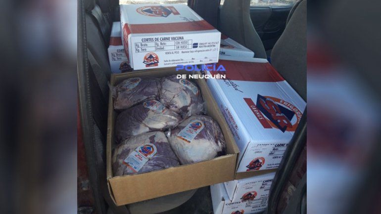Llevaba 180 kilos de carne en una camioneta sin la cadena de frío