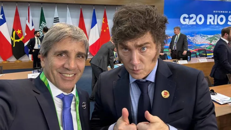 Javier Milei y Luis Caputo en la última reunión del G20 en Río de Janeiro.