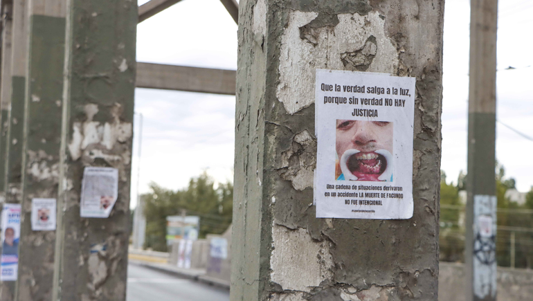 Indignante: cubrieron afiches que piden justicia por Facundo Castillo