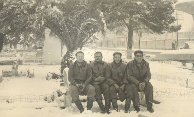 Santiago Malaspina y compañeros en gran nevada neuquina.