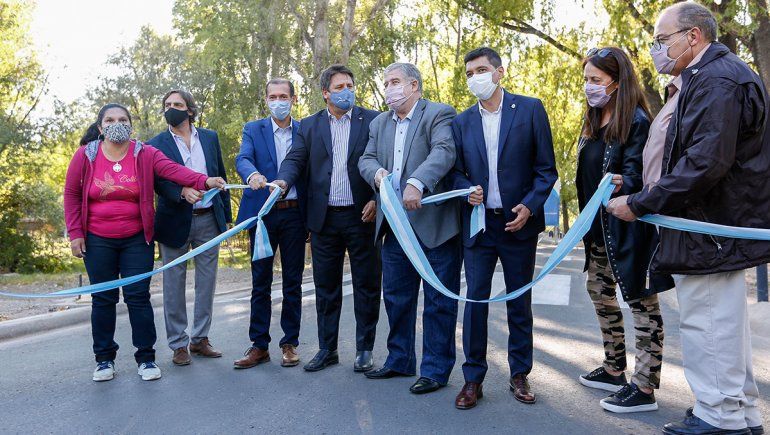 Gaido y Gutiérrez inauguraron 700 metros más del paseo costero del Limay