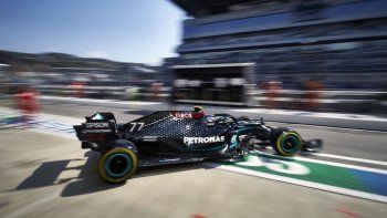 Valtteri Bottas y su Mercedes fueron los más rápidos del primer día de actividad en el circuito de Sochi, escenario del Gran Premio de Rusia de Fórmula 1. Valtteri Bottas y su Mercedes fueron los más rápidos del primer día de actividad en el circuito de Sochi, escenario del Gran Premio de Rusia de Fórmula 1.
