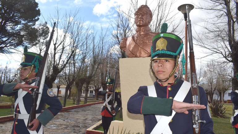 Video: el emotivo homenaje al Padre de la Patria en el interior neuquino