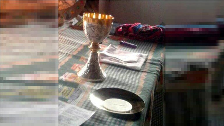 Ladrones sin perdón de Dios: le robaron el cáliz de oro y plata a un cura
