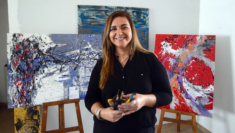 Antonella, además de docente de primaria en el público y privado, es muralista, mosaiquista y le gusta el arte abstracto. Se inspira en Jackson Pollock, Claudio Baldrich, Milo Lockett, Manuel Paz, Elo Menendez y Martín Villalba.
