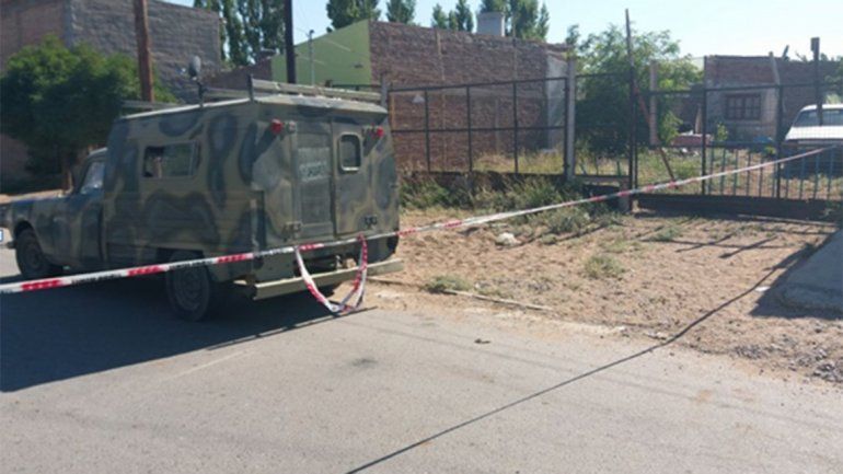 La policía montó un gran operativo en el lugar del hecho.