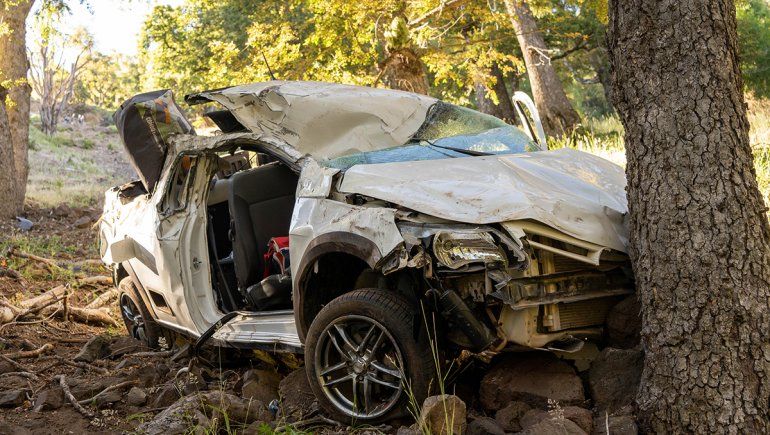 Fuerte accidente en San Martín: borracho, cayó por un barranco y chocó contra un árbol